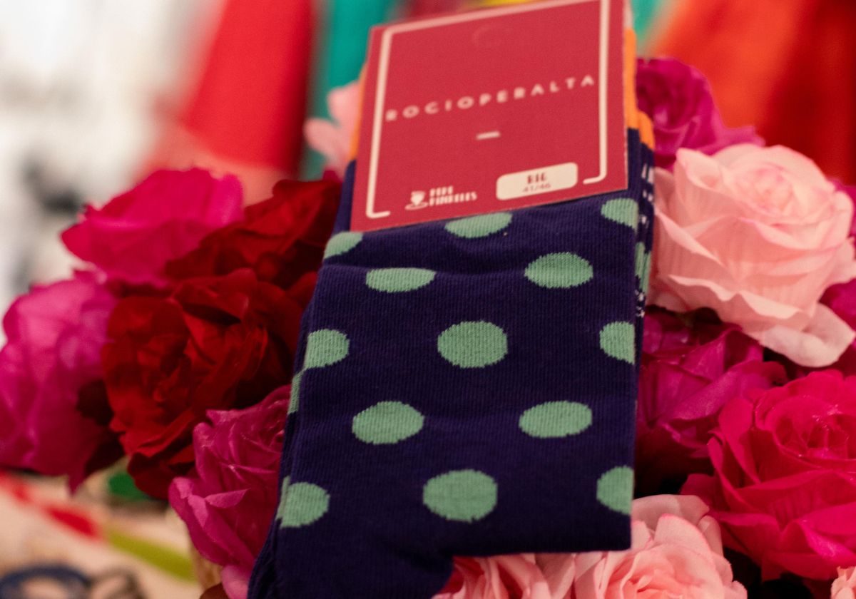 Pepe Pinreles trae los calcetines perfectos junto a Rocío Peralta: “Se puede ir flamenco todos los días”