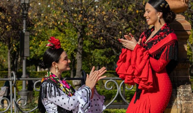Abre en Los Remedios una nueva tienda de trajes de flamenca: “Ni mijita de duda de que serás la reina de la feria”
