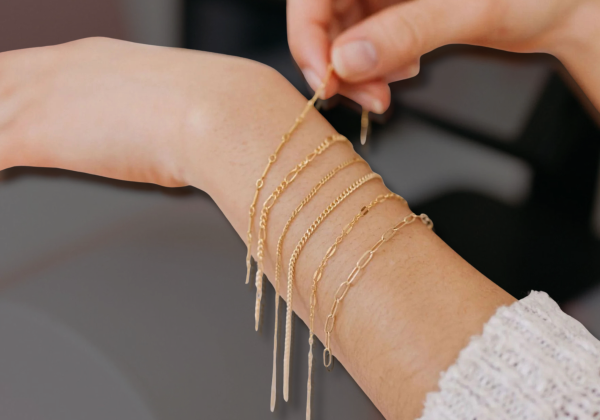 Joyas sin cierre: por qué las pulseras soldadas son el nuevo ‘tatuaje’ que arrasa en Sevilla
