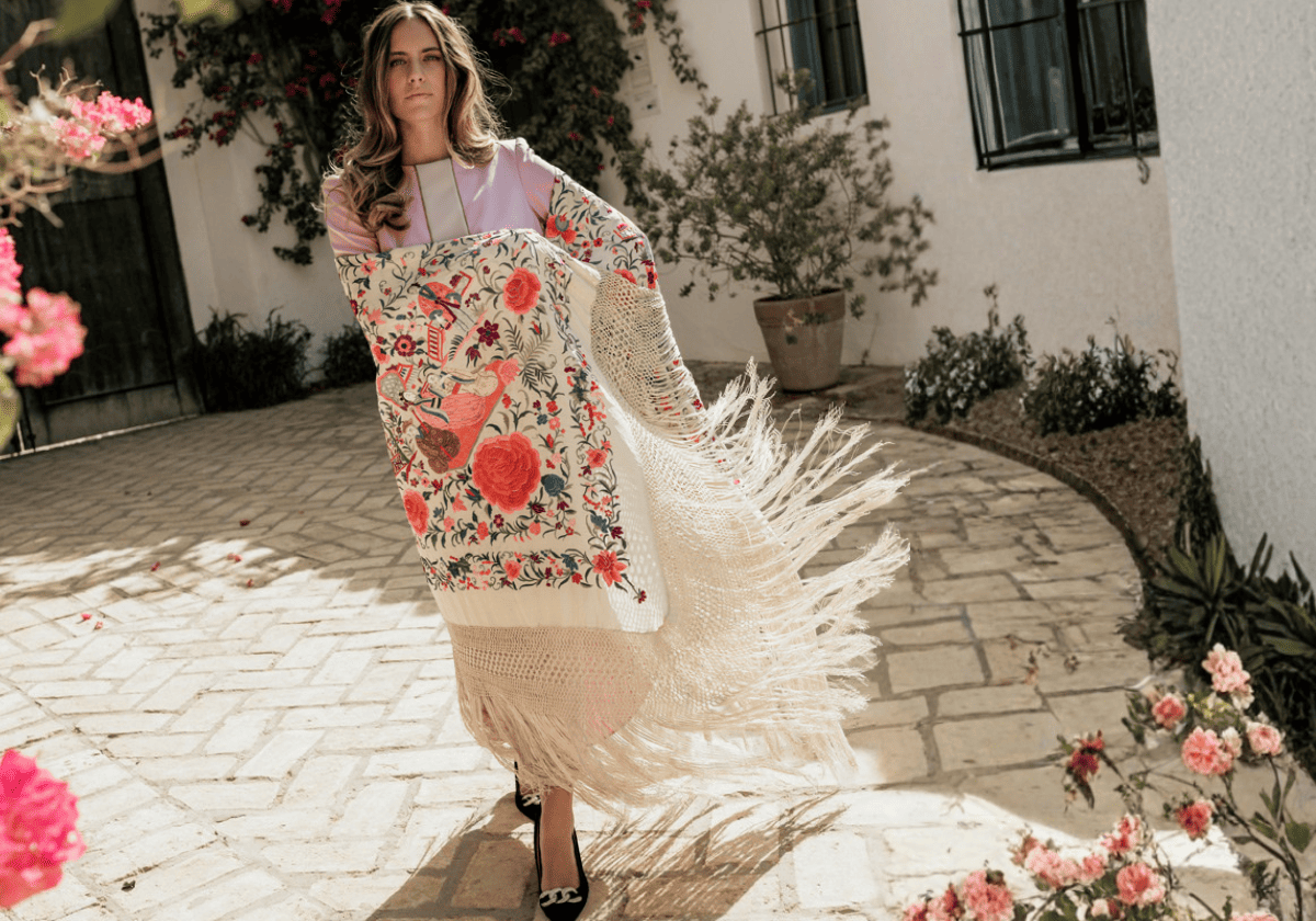 Carmina Pairet, experta en moda flamenca: “Para elegir un mantón hay que seguir la regla de los tres colores”
