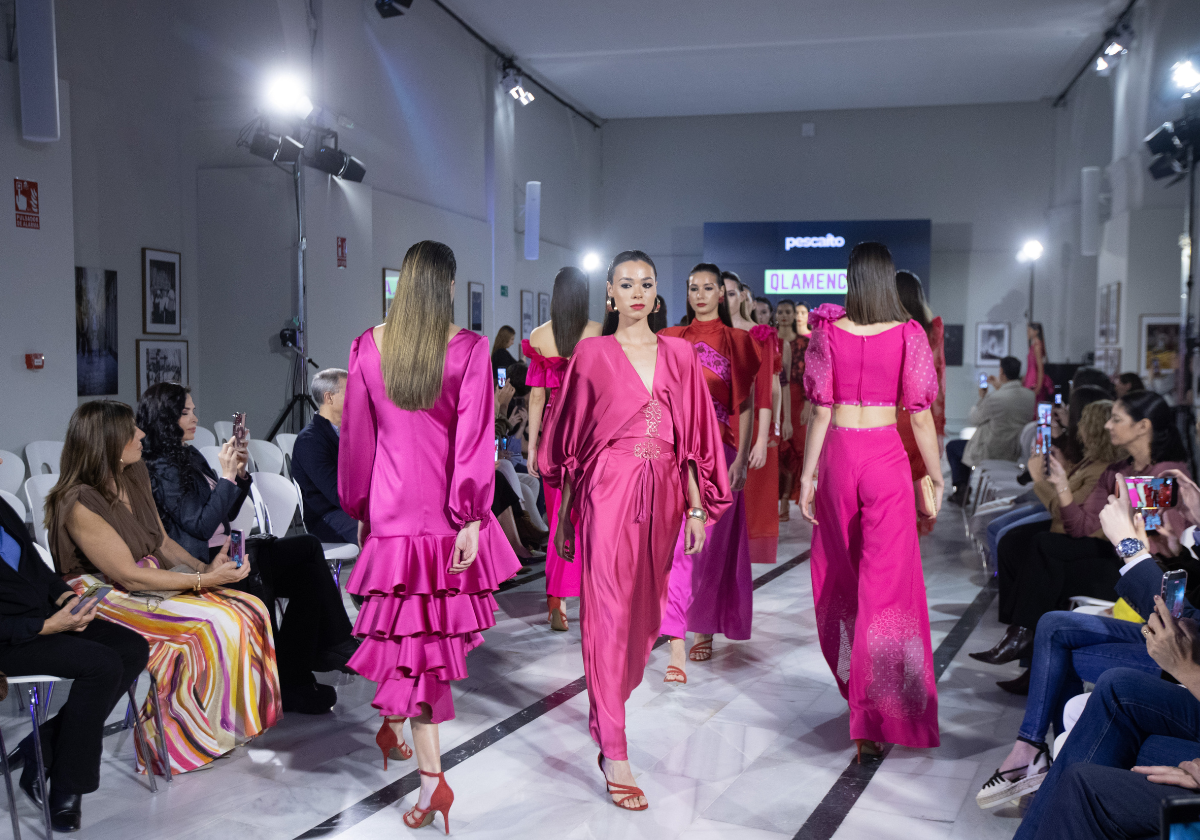 Las claves del Pescaíto de Sevilla 2026: Qlamenco apuesta por fucsia, rojo y dorado