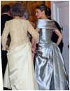 -La Reina Sof�a acompa�ada de Letizia Ort�z entran el el sal�n donde se celebraba la cena de gala