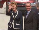 La presidenta de Irlanda Mary McAleese, acompa�ada de su esposo Martin McAleese