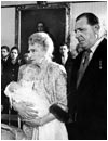 La Reina Victoria Eugenia y Don Juan durante el bautizo de Don Felipe de Borb�n