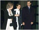 28/01/04. La Reina Sof�a, el Pr�ncipe Felipe y su prometida Letizia Ortiz a su llegada a la representaci�n de Tosca en el Palacio Real de Madrid