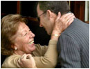 31/01/04. El Pr�ncipe de Asturias saluda a Menchu Alvarez del Valle, abuela de su prometida