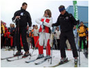 07/02/04. El Pr�ncipe de Asturias y su prometida junto al presidente de la federaci�n espa�ola de ski, Eduardo Rold�n, en la estaci�n de Baqueira