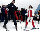 07/02/04. El pr�cipe Felipe, y su prometida, Letizia Ortiz, en su primera jornada de esqui en Baqueira.