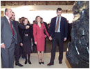 13/02/04. Don Juan Carlos, don Felipe y do�a Letizia, durante su visita a ARCO