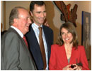 13/02/04. Don Juan Carlos, don Felipe y do�a Letizia, durante su visita a ARCO