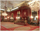 19/02/04.  Sal�n del Trono del Palacio Real de Madrid. Tras la boda del Pr�ncipe Felipe y Do�a Letizia Ortiz, los invitados ser�n recibidos por sus anfitriones, los Reyes y los padres de Do�a Letizia, que les acompa�ar�n en un aperitivo que se servir� en varios de los salones principales del primer piso del Palacio Real, como los de Columnas, o el del Trono
