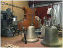 24/02/04.  Dos de las cuatro campanas de la Catedral de la Almudena que est�n siendo restauradas por la fundici�n Campanas Quintana para el d�a del enlace
