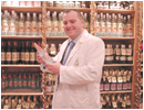 7/03/04. La asociaci�n de fabricantes de anisados y licores, regalar� a los novios una caja de botellas con dise�o exclusivo para la ocasi�n 