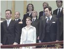 22/04/04. La Familia Real y la prometida del Pr�ncipe de Asturias, do�a Letizia Ortiz, rinden homenaje a la bandera nacional durante la parada militar ante el Congreso