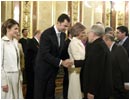 22/04/04. La Familia Real y la prometida del Pr�ncipe de Asturias, do�a Letizia Ortiz, en el homenaje a la bandera nacional durante la parada militar ante el Congreso