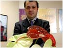 16/05/04. El gerente de Elig Flor, Jos� Miguel Valero, posa con una selecci�n de Anturium de distintos colores que tambi�n han sido elegidos para alguno de los escenarios de la boda del Pr�ncipe de Asturias y su prometida Letizia Ortiz. 