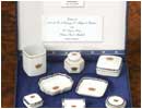 14/05/04.- Piezas conmemorativas del enlace del Pr�ncipe de Asturias y su prometida Letizia Ort�z. Una empresa familiar portuguesa que fabrica porcelanas finas ha sido elegida para dise�ar y confeccionarlas. 