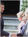 Don Felipe saluda al presidente norteamericano, en presencia de los Reyes, en el transcurso de la visita oficial que George Bush realiz� a Espa�a