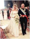 Don Juan carlos acompa�a a su hija la Infanta Cristina al altar el d�a de su enlace en Barcelona