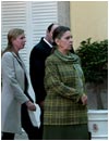 Miembros de la Familia Real entrando en la sala del Palacio de El pardo para realizar la foto de familia
