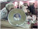 21/11/03.En el rastrillo Ben�fico de Madrid, ya est�n presentes motivos de Letizia Ortiz