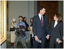 23/01/04. El Pr�ncipe de Asturias y su prometida, durante su visita a la exposici�n en el Museo del Prado