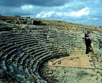 Teatro romano construido entre los años 60-50 a. de C. 