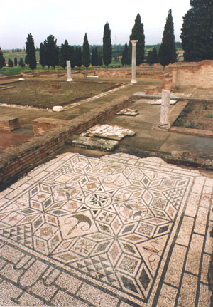 Impresionante mosaico con motivos geométricos