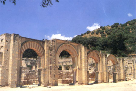 Arquería porticada de acceso al Alcázar