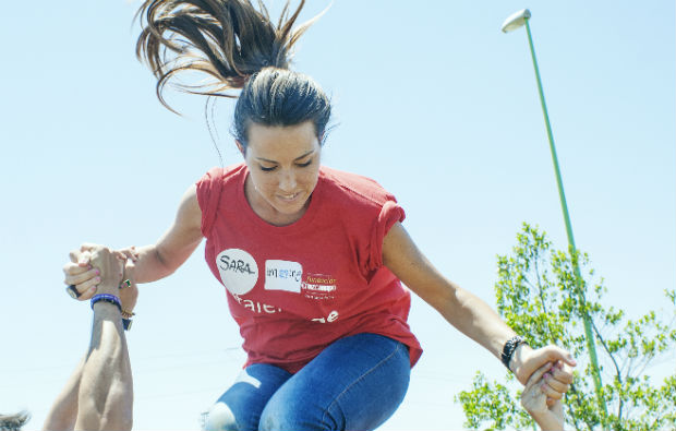 Sara padilla, una de las finalistas de talentage durante una prueba de trabajo en equipo