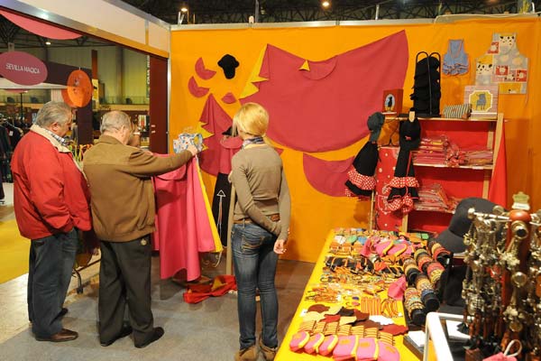 Expositor donde se puede adquirir el instrumental propio del torero