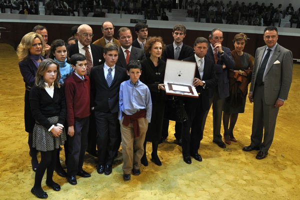 La familia de Pepe Luis Vzquez, en el centro del ruedo de Fibes