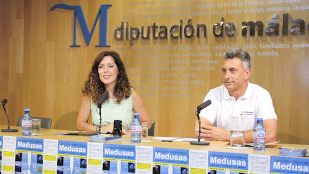 Marina Bravo, diputada de Medio Ambiente, y Juan Antonio López, director del Aula del Mar