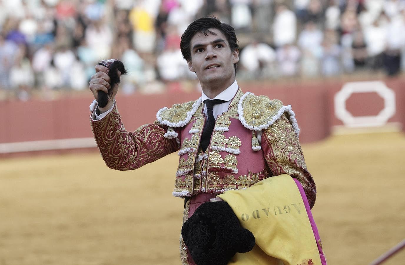 Pablo Aguado corta la única oreja de una tarde interminable en Sevilla