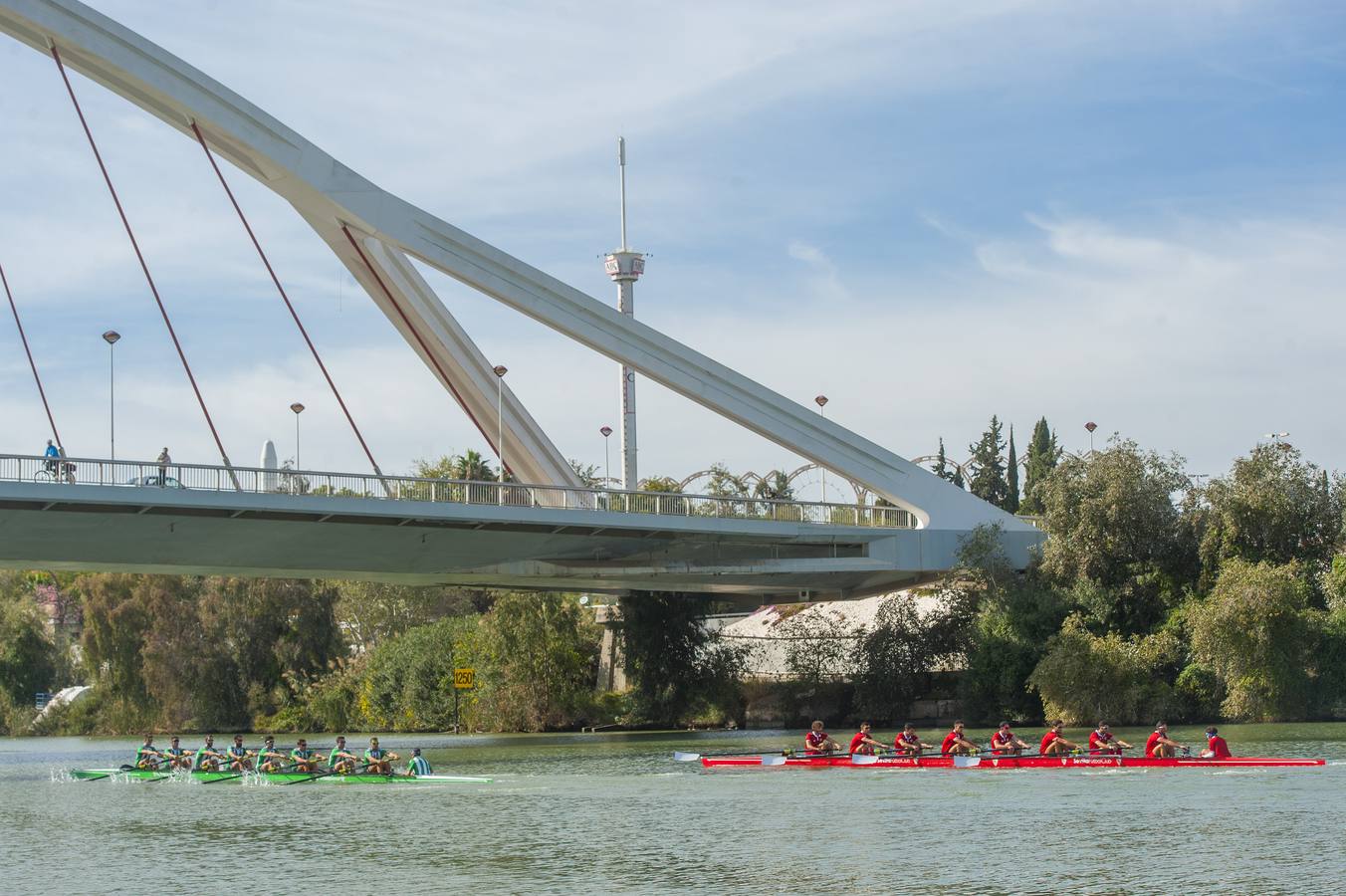 El Betis gana al Sevilla en la 50 edición de la clásica Regata del Guadalquivir