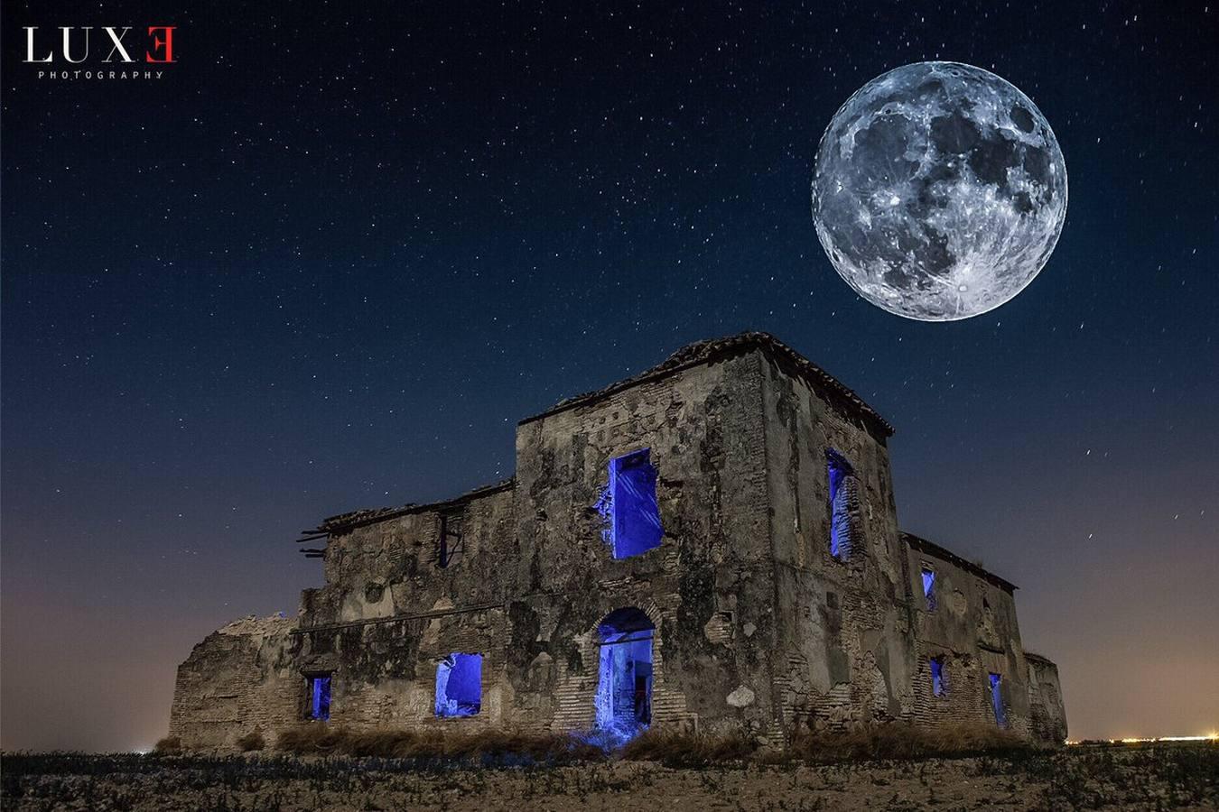 Una espectacular bola de fuego sobrevuela Granada coincidiendo con la superluna