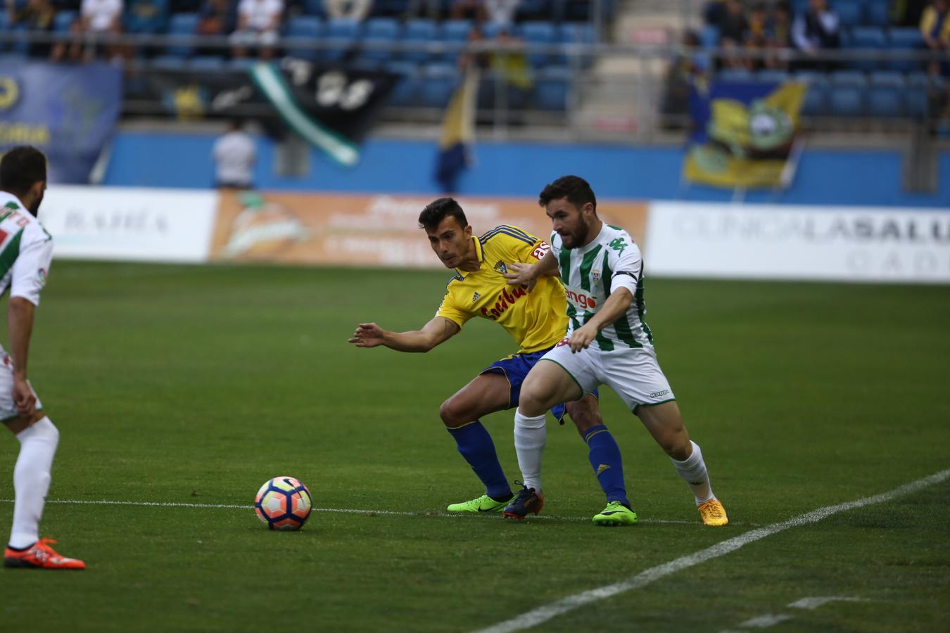 Alejandro Alfaro da aliento al Córdoba en Cádiz