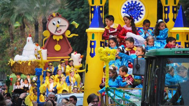 Alcalá vivió un día de reyes anticipado con un cortejo formado por más de mil personas
