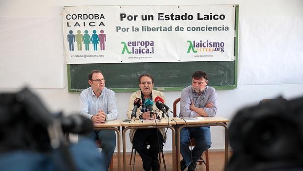 Componentes de Córdoba Laica, durante una convocatoria
