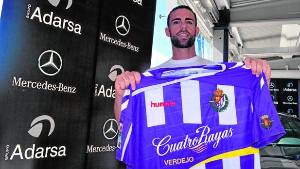 Rodri posa con la camiseta del Valladolid