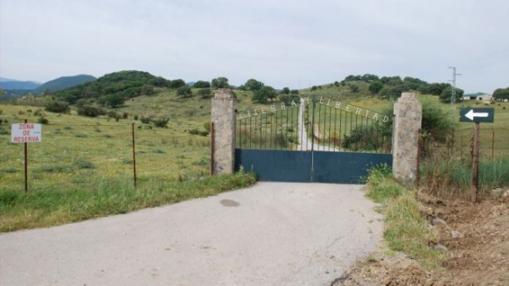 Acceso a la finca de la familia de Diego Cañamero