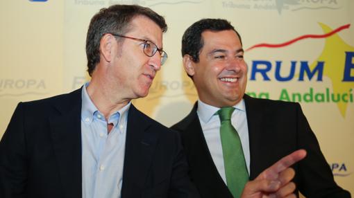 El presidente gallego, Alberto Núñez Feijóo, junto a Moreno este lunes en Sevilla