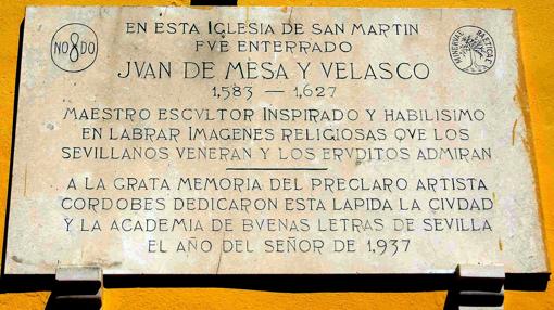 Placa en recuerdo de Juan de Mesa en la iglesia de San Martín