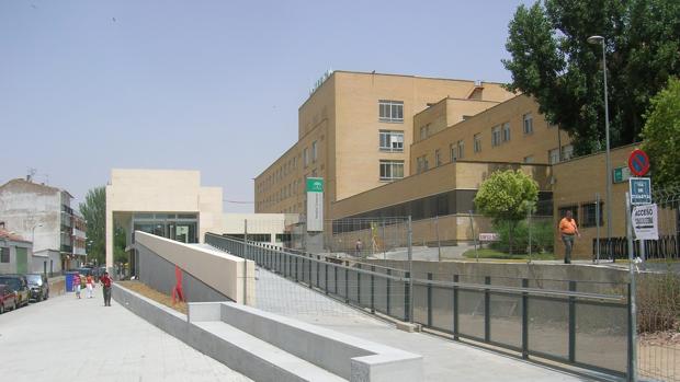 Acceso al centro sanitario comarcal del Norte de la provincia