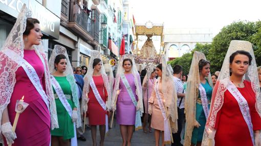 La corte aracelitana ante la Virgen