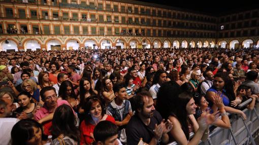 Público en un espectáculo de la Noche Blanca del Flamenco