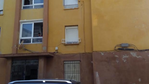 Bloque de viviendas donde vive Juan Miguel Ramos en La Línea