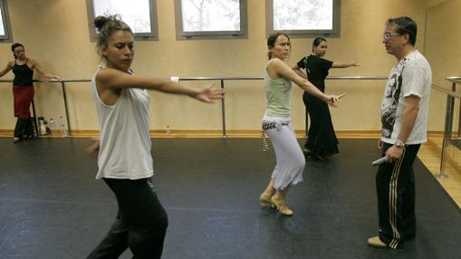 El coreógrafo Javier Latorre durante unas clases