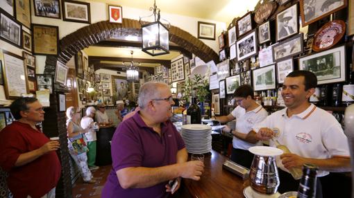 Taberna El Pisto, en la plaza de San Miguel