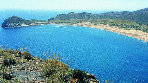 La ensenada de Genoveses, una de las playas más extensas y hermosas del Cabo de Gata